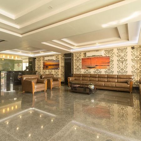 Hotel D' Sapphire Guwahati Buitenkant foto