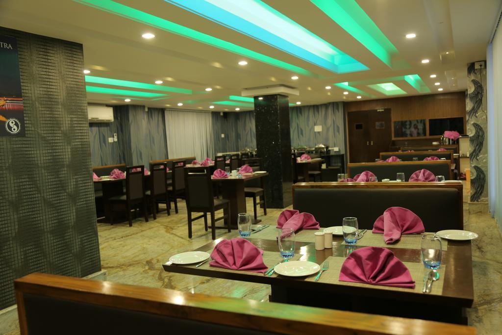 Hotel D' Sapphire Guwahati Buitenkant foto
