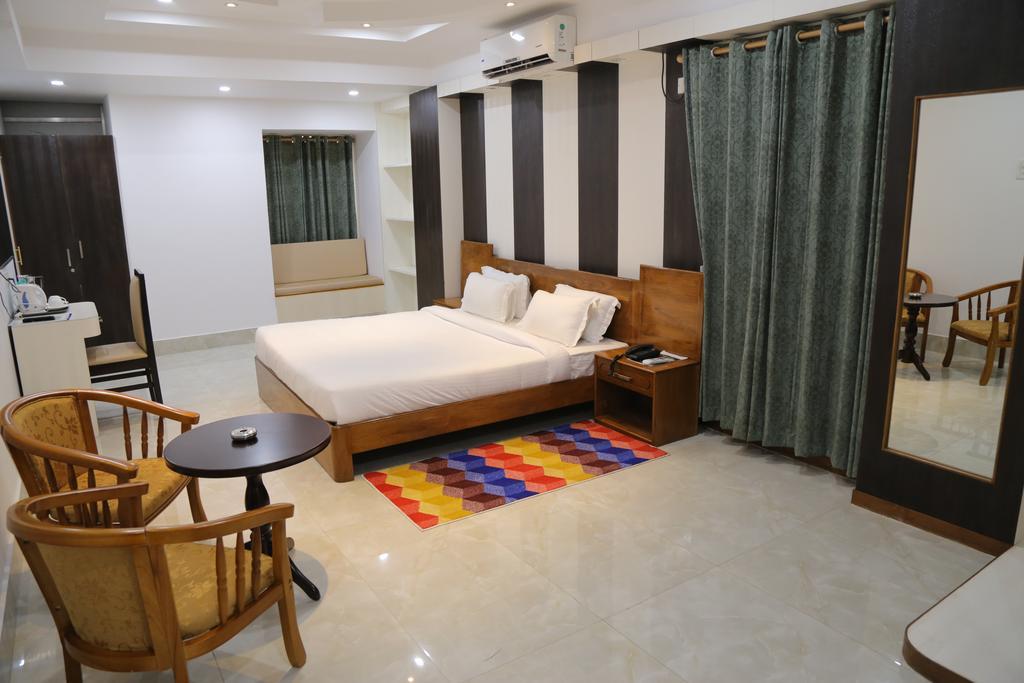Hotel D' Sapphire Guwahati Buitenkant foto
