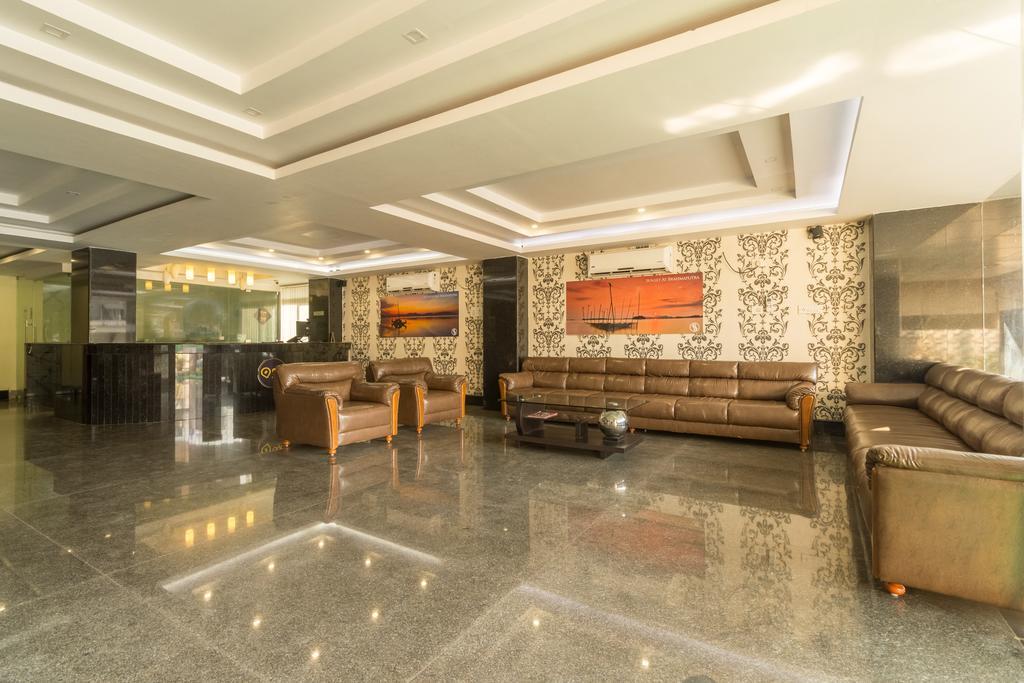 Hotel D' Sapphire Guwahati Buitenkant foto