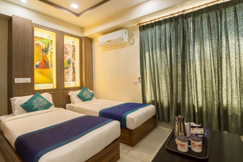 Hotel D' Sapphire Guwahati Buitenkant foto