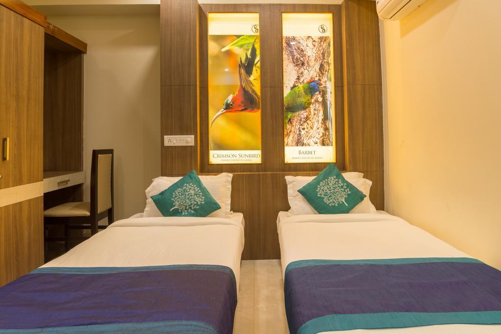 Hotel D' Sapphire Guwahati Buitenkant foto