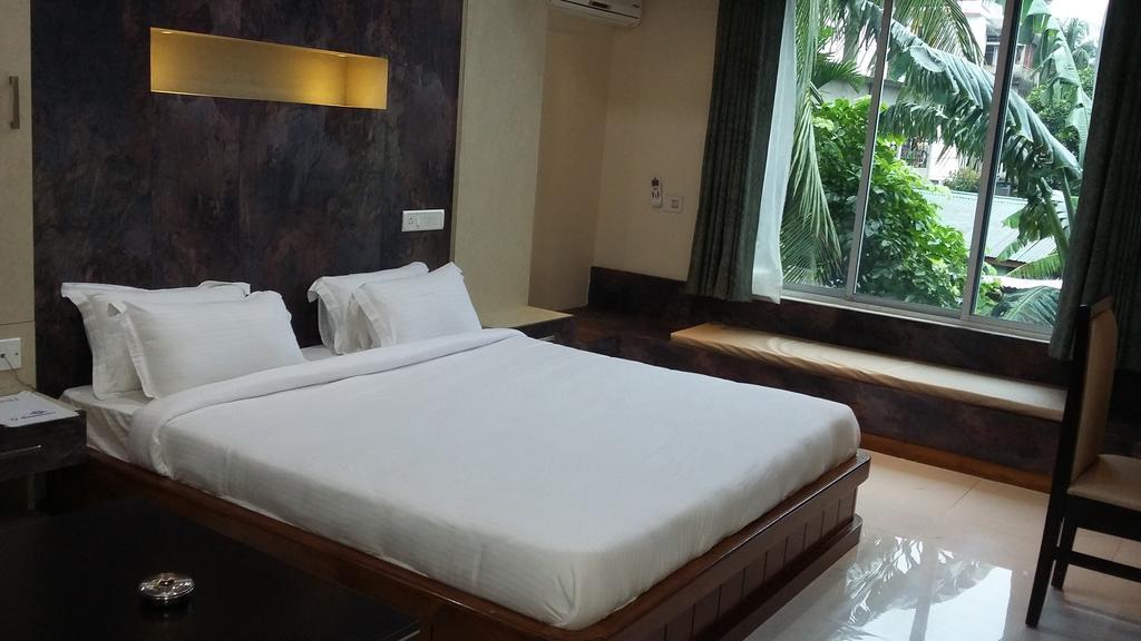 Hotel D' Sapphire Guwahati Buitenkant foto